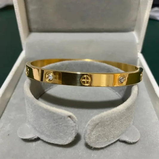 Royal Touch Screw Bracelet – Bold & Beautiful